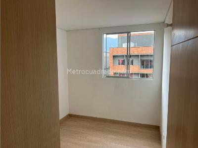 Apartamento de 3 alcobas en venta en Machado, Bello, 80 m² · foto 3 de 13