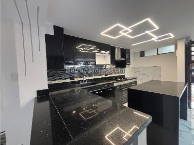 Casa de 3 alcobas en venta en Amazonia, Bello, 160 m² · foto 2 de 9