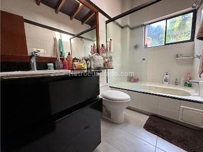 Casa de 4 alcobas en venta en Zona Brujas, Envigado, 236 m² · foto 17 de 20