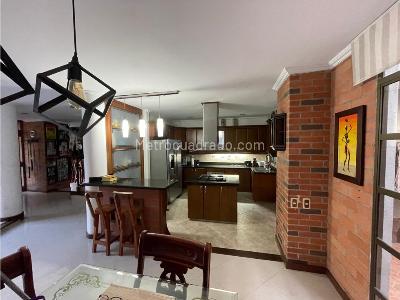 Casa de 5 alcobas en venta en San Jose, Sabaneta, 380 m² · foto 2 de 16