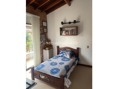 Casa de 5 alcobas en venta en San Jose, Sabaneta, 380 m² · foto 9 de 16