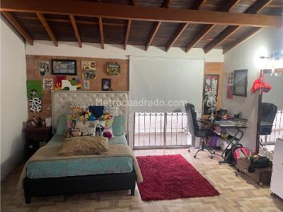 Casa de 5 alcobas en venta en San Jose, Sabaneta, 380 m² · foto 10 de 16