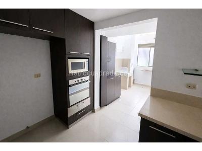 Casa de 3 alcobas en venta en Loma Del Esmeraldal, Envigado, 240 m² · foto 2 de 20