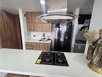 Apartamento de 3 alcobas en venta en El Trianon, Envigado, 84 m² · foto 2 de 8