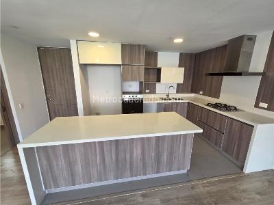Apartamento de 4 alcobas en venta en Loma De Las Brujas, Envigado, 205 m² · foto 2 de 20