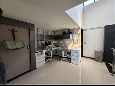 Casa de 5 alcobas en venta en Zona Brujas, Envigado, 368 m² · foto 16 de 19