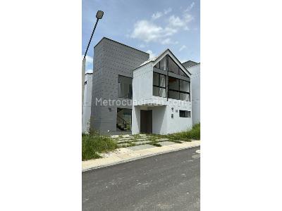 Casa de 3 alcobas en venta en Norte America, Bello, 126 m² · foto 7 de 8