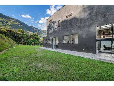 Casa de 5 alcobas en venta en Norte America, Bello, 290 m² · foto 12 de 13