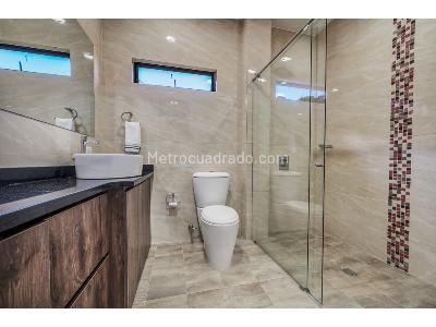 Casa de 5 alcobas en venta en Norte America, Bello, 290 m² · foto 13 de 13
