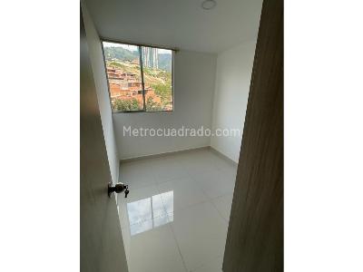 Apartamento de 3 alcobas en venta en Bello Ciudad De Los Puertos, Bello, 55 m² · foto 5 de 11