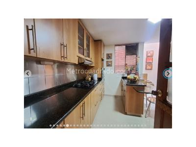 Casa de 4 alcobas en venta en Loma De Los Bernal, Medellín, 210 m² · foto 2 de 20