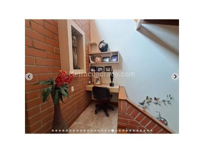 Casa de 4 alcobas en venta en Loma De Los Bernal, Medellín, 210 m² · foto 13 de 20