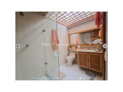 Casa de 4 alcobas en venta en Loma De Los Bernal, Medellín, 210 m² · foto 17 de 20