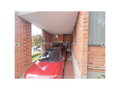 Casa de 4 alcobas en venta en Loma De Los Bernal, Medellín, 210 m² · foto 18 de 20
