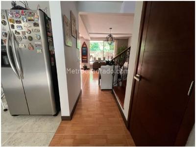 Casa de 3 alcobas en venta en La Abadia, Envigado, 146 m² · foto 3 de 14