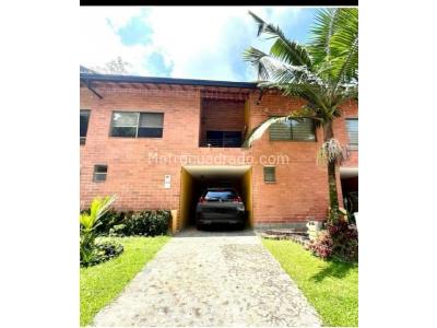 Casa de 3 alcobas en venta en La Abadia, Envigado, 146 m² · foto 13 de 14