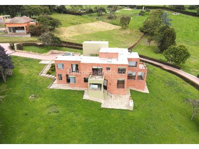 Casa de 4 alcobas en venta en Antares, La Calera · foto 2 de 20