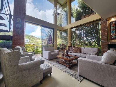 Casa de 4 alcobas en venta en Loma Del Escobero, Medellín, 480 m² · foto 2 de 20