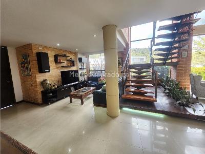 Casa de 4 alcobas en venta en Loma Del Escobero, Medellín, 480 m² · foto 4 de 20