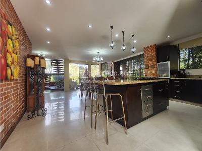 Casa de 4 alcobas en venta en Loma Del Escobero, Medellín, 480 m² · foto 5 de 20