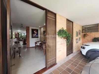 Casa de 4 alcobas en venta en Loma Del Escobero, Medellín, 480 m² · foto 13 de 20