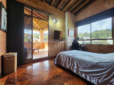 Casa de 4 alcobas en venta en Loma Del Escobero, Medellín, 480 m² · foto 18 de 20