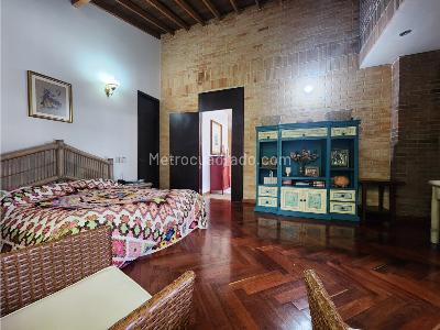 Casa de 4 alcobas en venta en Loma Del Escobero, Medellín, 480 m² · foto 19 de 20