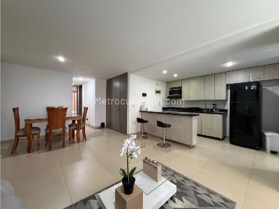 Apartamento de 3 alcobas en venta en Laureles, Medellín, 142 m² · foto 2 de 18