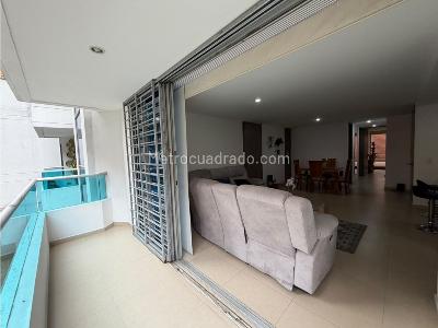 Apartamento de 3 alcobas en venta en Laureles, Medellín, 142 m² · foto 3 de 18