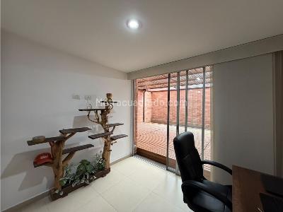 Apartamento de 3 alcobas en venta en Laureles, Medellín, 142 m² · foto 15 de 18