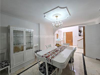 Casa de 3 alcobas en venta en El Poblado, Medellín, 284 m² · foto 4 de 20