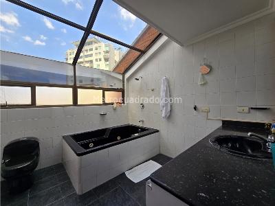 Casa de 3 alcobas en venta en El Poblado, Medellín, 284 m² · foto 18 de 20