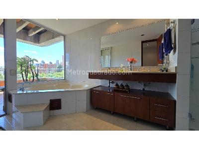 Apartamento de 4 alcobas en venta en Loma Los Benedictinos, Envigado, 261 m² · foto 18 de 20
