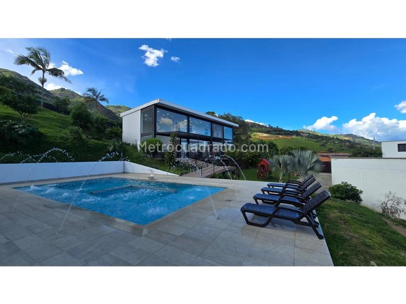 Finca en Arriendo, Vereda El Zarzal, Copacabana - 2