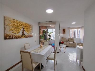 Apartamento en venta en Loma De Los Bernal, Medellín · foto 3 de 15