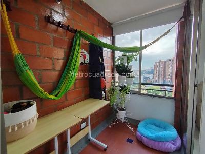 Apartamento en venta en Loma De Los Bernal, Medellín · foto 4 de 15
