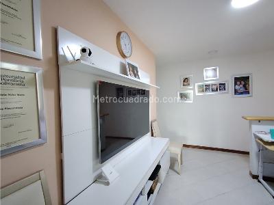 Apartamento en venta en Loma De Los Bernal, Medellín · foto 5 de 15