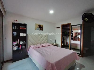 Apartamento en venta en Loma De Los Bernal, Medellín · foto 9 de 15