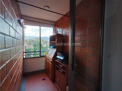 Apartamento en venta en Loma De Los Bernal, Medellín · foto 10 de 15