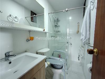 Apartamento en venta en Loma De Los Bernal, Medellín · foto 11 de 15