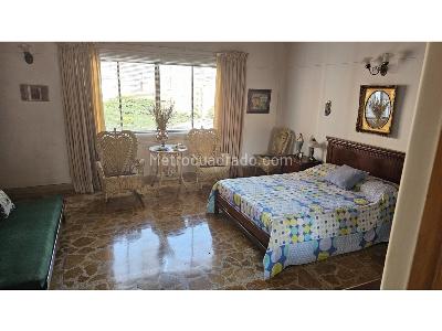 Apartamento de 4 alcobas en venta en Laureles, Medellín, 264 m² · foto 8 de 14