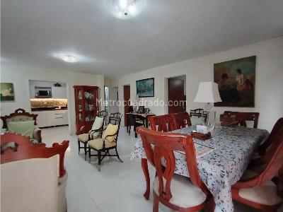 Apartamento de 3 alcobas en venta en Laureles, Medellín, 94 m² · foto 3 de 15