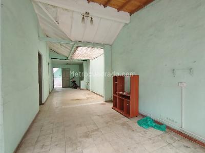 Casa de 5 alcobas en venta en Central, Bello, 120 m² · foto 2 de 5