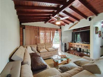 Casa de 4 alcobas en venta en Belen Malibu 2, Medellín, 163 m² · foto 2 de 16
