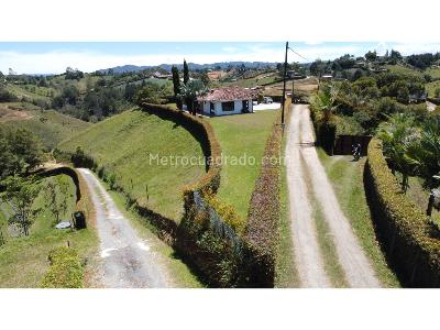 Casa de 4 alcobas en venta en Vereda Los Pinos, Rionegro · foto 2 de 15