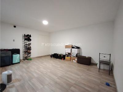 Casa de 5 alcobas en venta en Calasanz, Medellín, 450 m² · foto 3 de 14