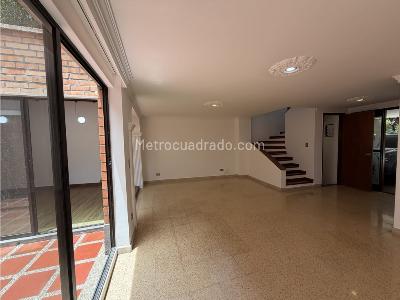 Casa de 4 alcobas en venta en El Chocho, Envigado, 204 m² · foto 2 de 19