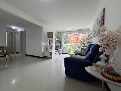 Apartamento de 3 alcobas en venta en El Poblado, Medellín, 88 m² · foto 2 de 18