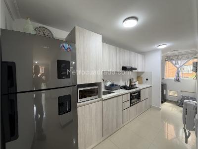Apartamento de 3 alcobas en venta en El Poblado, Medellín, 88 m² · foto 7 de 18