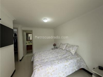 Apartamento de 3 alcobas en venta en El Poblado, Medellín, 88 m² · foto 12 de 18